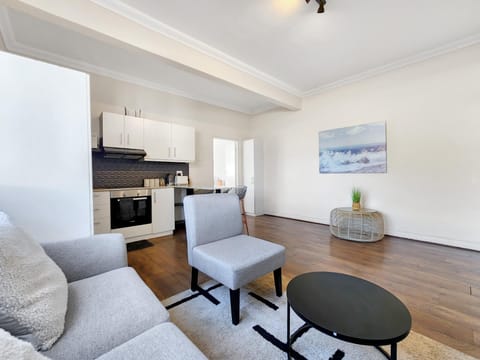 Cape Comfort - Central and Modern (216)