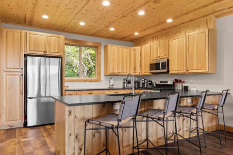 Bar top seating with comfortable modern chairs. Keep the Chef entertained!