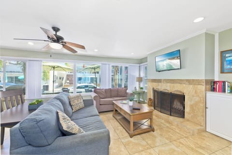 Living Room features ample seating for 6 guests, smart TV, and pull out sofa bed for 2.
