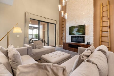 3085 Rockefeller Way (01).jpg