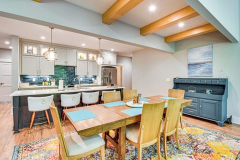 Dining Table | Dishware & Flatware | Main Floor