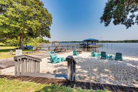 Navarre Vacation Rental | 3BR | 2.5BA | 1,900 Sq Ft | Stairs Required