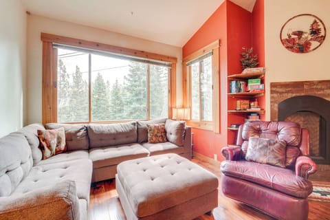 Truckee Vacation Rental | 2BR | 1BA | Stairs Required | 842 Sq Ft