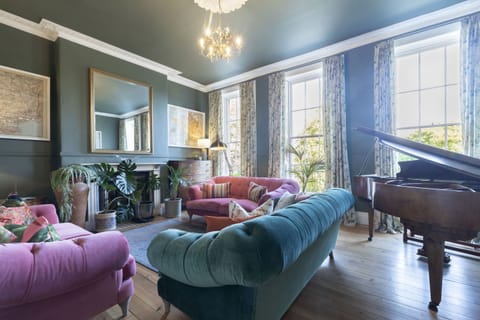 Living Room / Lounge