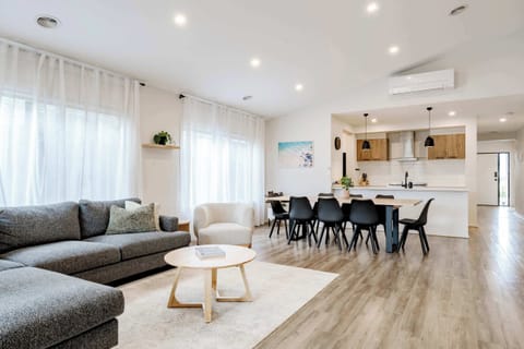 Spacious Open Plan Entertaining
