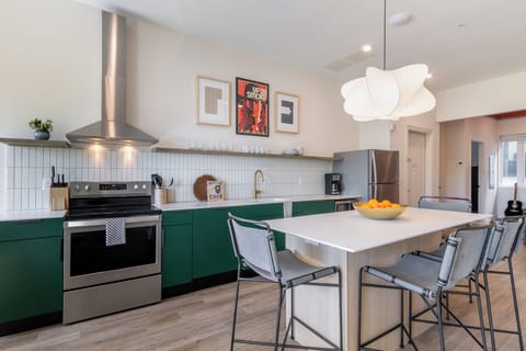 Full suite of appliances.