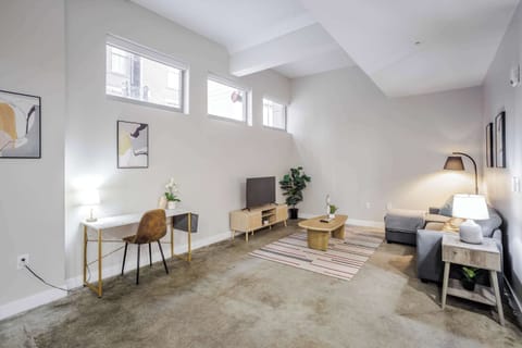 CozySuites Textile | 3BR w/ Gym, Rooftop & WiFi