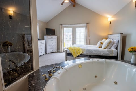 Second Level | Bedroom 1 | Jet Tub | King