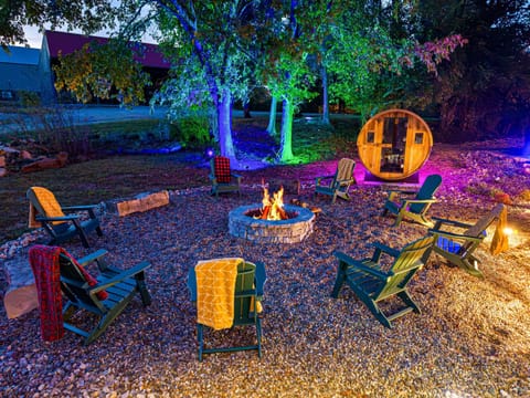 Reminisce with friends and family at the fire pit (firewood and fire starters provided)