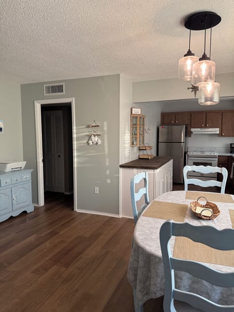 Warm and inviting perfect for home dinners and entertaining guests. 