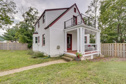 Front Royal Vacation Rental | 2BR | 1.5BA | Stairs Required | 1,400 Sq Ft