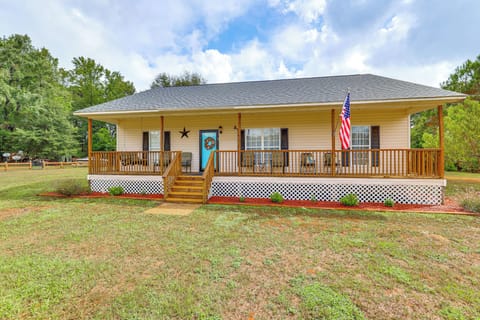 Bamberg Vacation Rental | 3BR | 2BA | Stairs Required | 2,200 Sq Ft