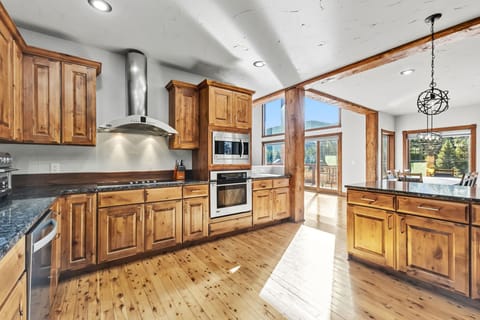 Kitchen: Drip coffee maker, Keurig, Crockpot, toaster oven, blender, cooking utensils, tableware