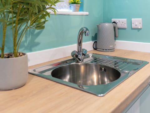 Studio | Hilltop Apartment 4 - Hilltop Apartments, Earl Shilton