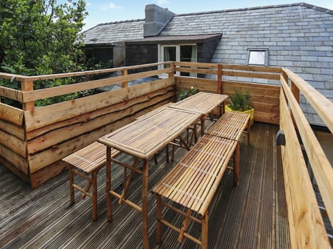Outdoor eating area | Rose Hill, Barmouth