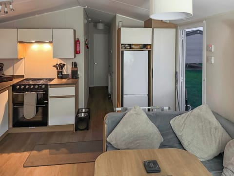 Kitchen | Chappie&rsquo;s Caravan, Rhyl