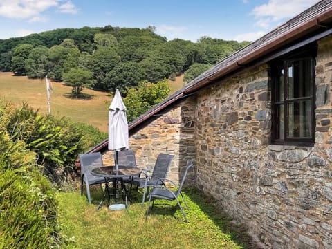 Sitting-out-area | Lower Rheol, Crickadarn, near Brecon