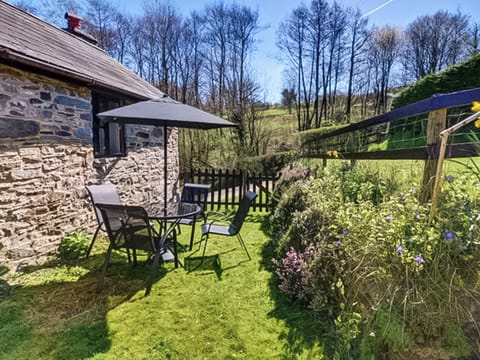 Sitting-out-area | Lower Rheol, Crickadarn, near Brecon