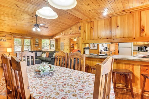 Dining Area | Dishes & Flatware Provided