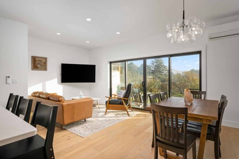 Welcome to Lake & Laughter Unit 1. We hope we get to host you at this exquisite Rockaway Beach rental. Please reach out with any questions.