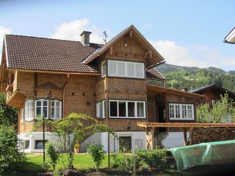 Chalet Hoamatl - Holiday home with 5 bedrooms and 3 bathrooms Apartment in Schladming