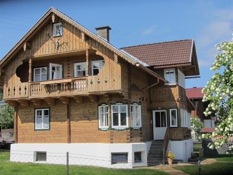 Chalet Hoamatl - Holiday home with 5 bedrooms and 3 bathrooms Apartment in Schladming