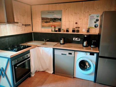 La cuisine équipée du gîte vous permet de gérer vos repas avec facilité