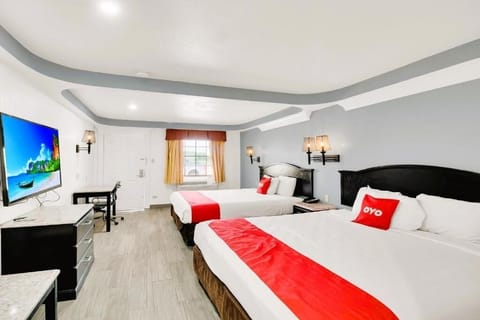 Bedroom with 2 King Beds