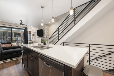 Kitchen - Modern kitchen with everything you need to cook your meals