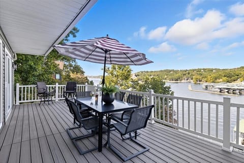  Large Deck With Grill