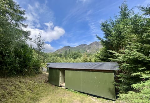 Bluebell Lodge Lake District Shepherd hut rear view