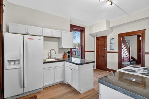 Spacious, well-equipped kitchen, perfect for making any meal.