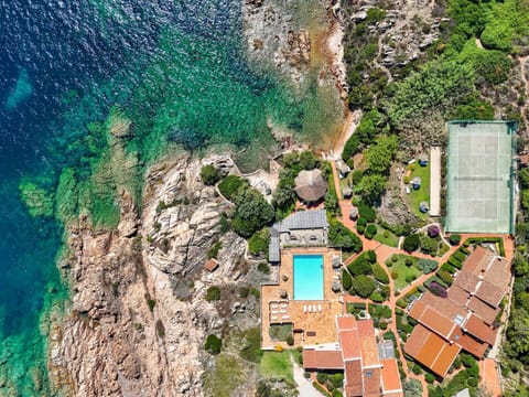 Water, Body Of Water, Coast, Coastal And Oceanic Landforms, Resort, Sea, Shore, Swimming Pool, Ocean, Tropics