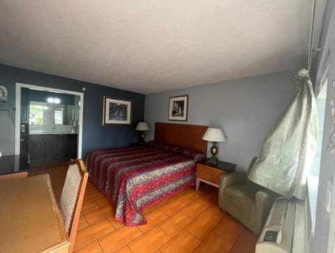 Settle in comfortably with armchair seating and easy room flow.