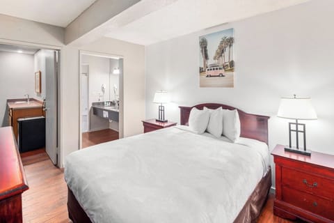 Refresh with a hot shower and bright, simple surround
