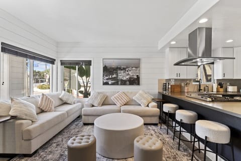 Lower Unit- Designer touches throughout