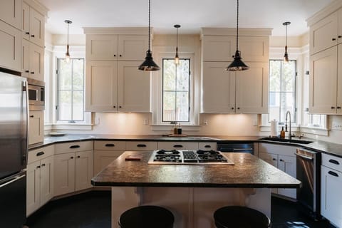 Center island cook space, with 2 barstool seating