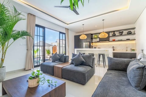 Make unforgettable Bali memories in comfort and style. The living room at Villa Bratan is the perfect place to unwind and connect with loved ones. #Villa Bratan