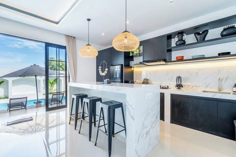 Warm and welcoming, this fully equipped kitchen features quality finishes and thoughtful design, ideal for family meals and gatherings. #Villa Bratan