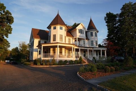 Parkway House Family Friendly Boutique Bed & Breakfast in Goshen NY