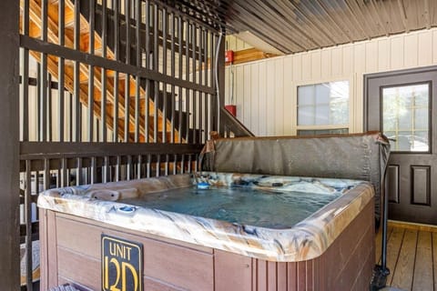 Indoor spa tub