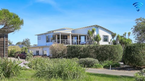 The Break | Coastal retreat | Space, comfort and seaside fun