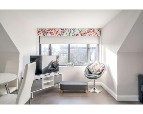 Living Room / Lounge