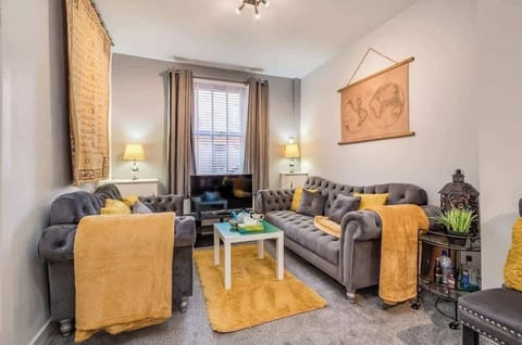 Living Room / Lounge