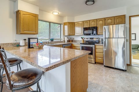 Kitchen | Main Level | Keurig & Drip Coffee Makers | Cooking Basics