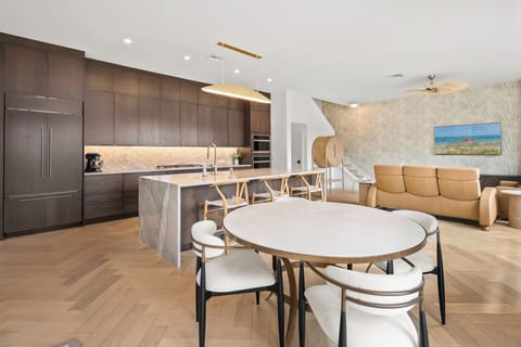 Open entertaining kitchen with designer touch