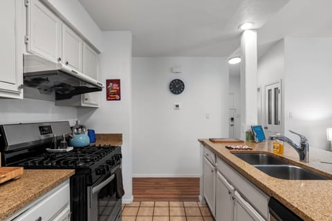 Kitchen - The chef's will appreciate a gas stove