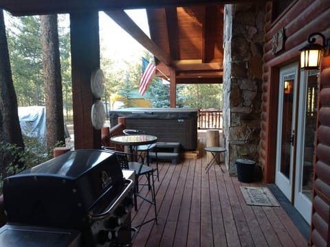 Front Deck-Hot Tub