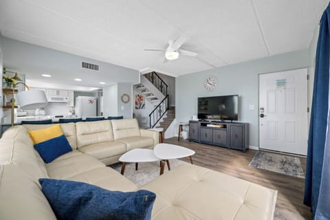 Comfy Leather furniture, smart TV & ceiling fan