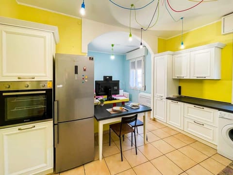 panoramica su cucina con zona giorno